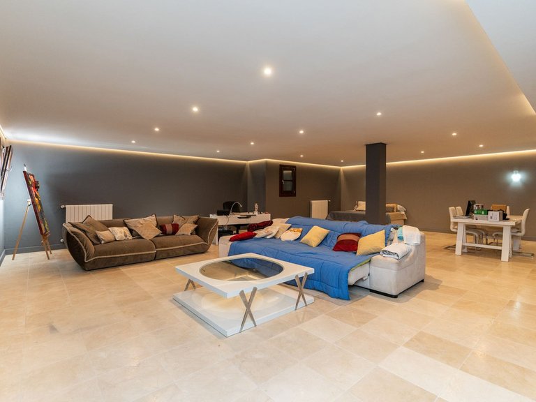 Villa for Sale in El Paraiso, Malaga 25