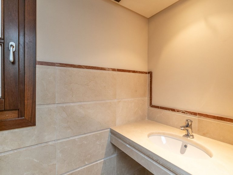 Villa for Sale in El Paraiso, Malaga 26