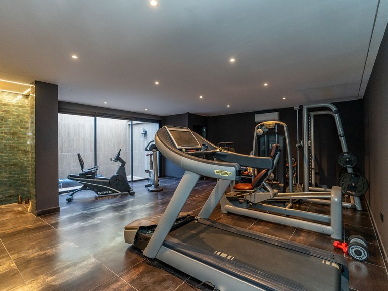 Villa for Sale in El Paraiso, Malaga 31