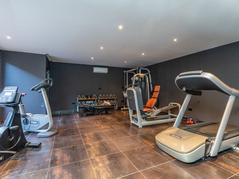 Villa for Sale in El Paraiso, Malaga 32