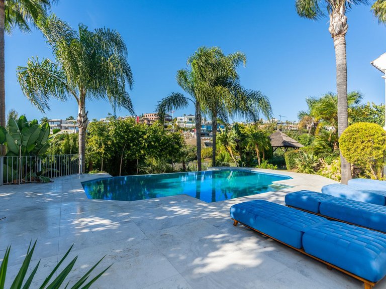 Villa for Sale in El Paraiso, Malaga 37