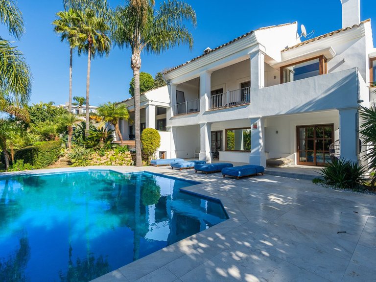 Villa for Sale in El Paraiso, Malaga 39