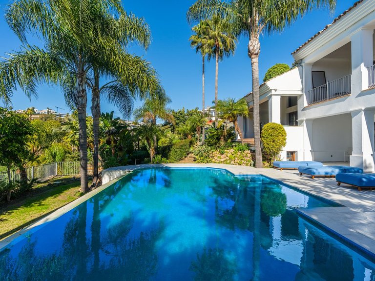 Villa for Sale in El Paraiso, Malaga 40