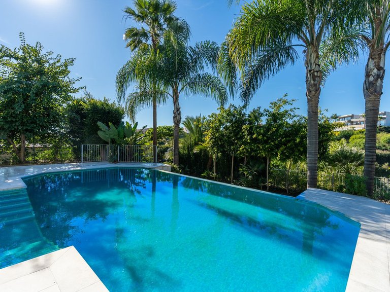 Villa for Sale in El Paraiso, Malaga 42