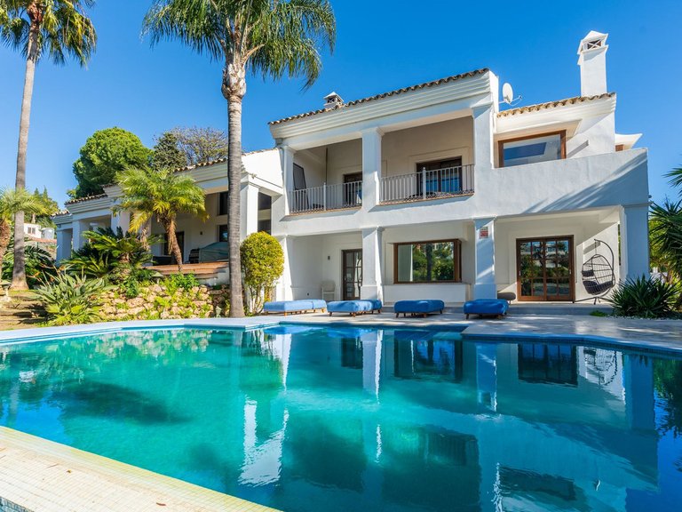 Villa for Sale in El Paraiso, Malaga 43