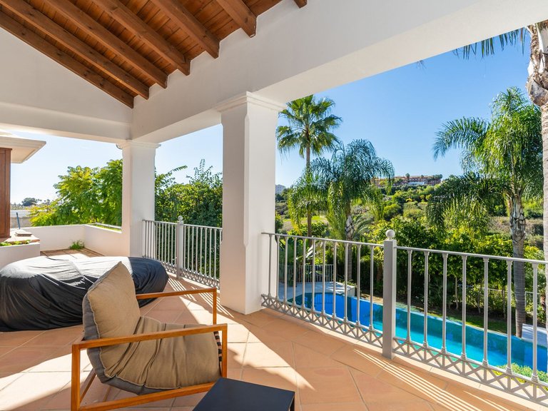 Villa for Sale in El Paraiso, Malaga 46