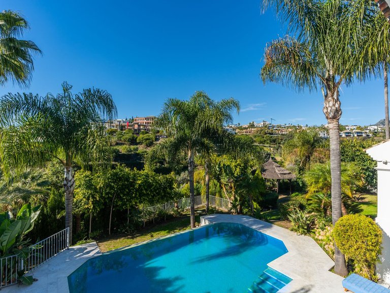 Villa for Sale in El Paraiso, Malaga 48