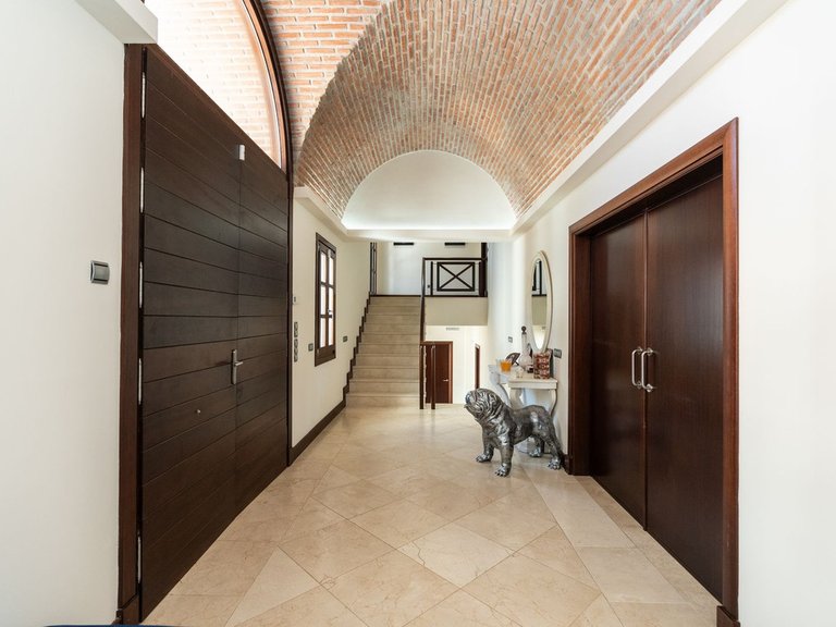 Villa for Sale in El Paraiso, Malaga 6
