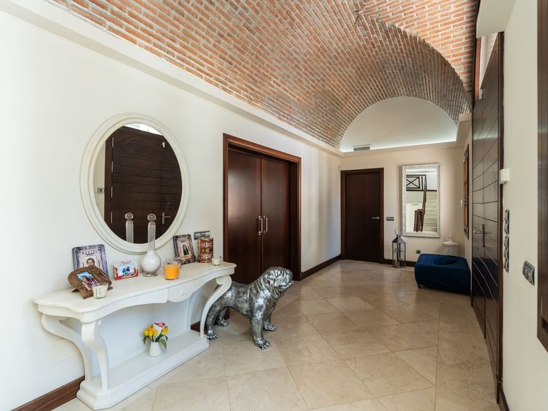 Villa for Sale in El Paraiso, Malaga 8