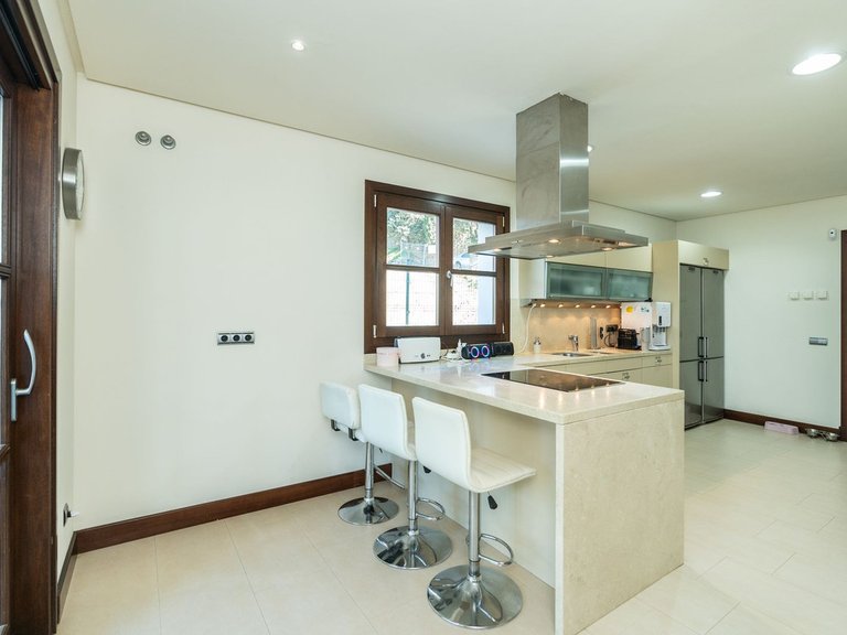Villa for Sale in El Paraiso, Malaga 9