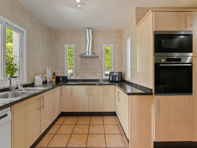Villa for Sale in Coín, Malaga 10