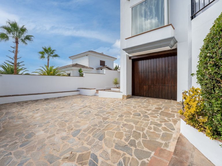 Villa for Sale in Coín, Malaga 30