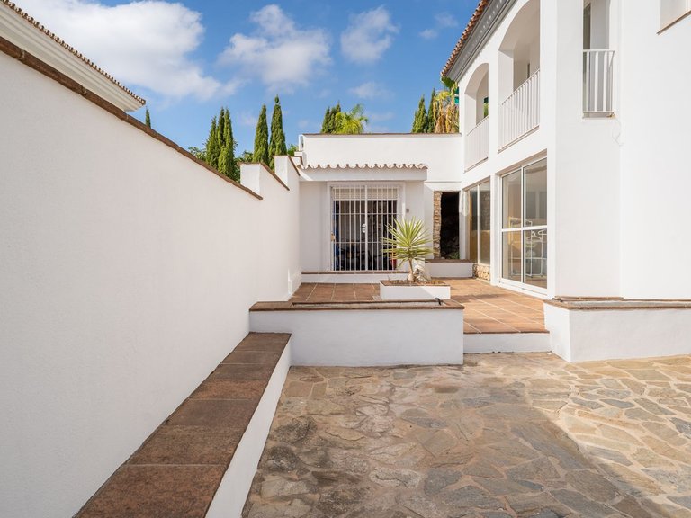 Villa for Sale in Coín, Malaga 31