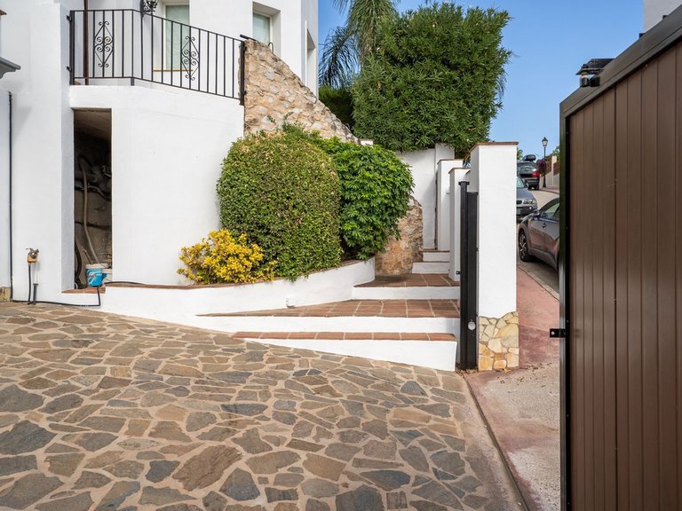 Villa for Sale in Coín, Malaga 35