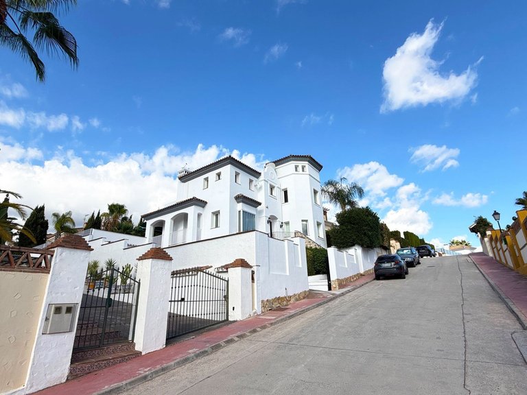 Villa for Sale in Coín, Malaga 36
