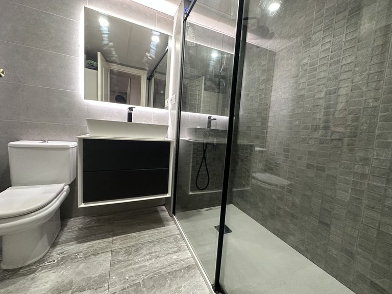 Apartment for Sale in The Golden Mile, Malaga 12