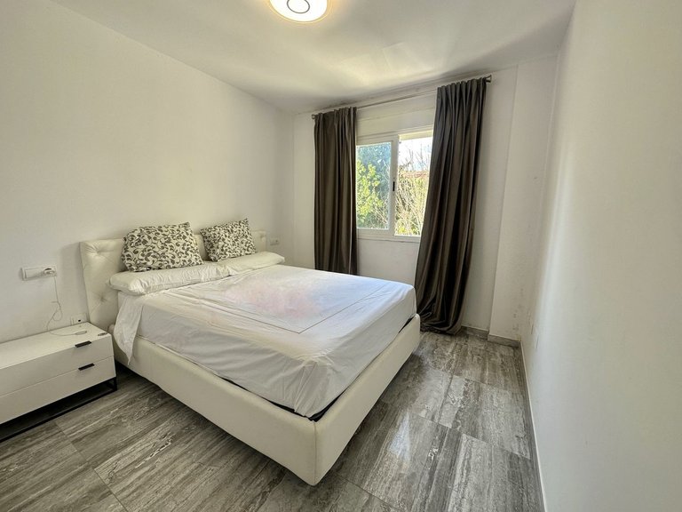 Apartment for Sale in The Golden Mile, Malaga 6