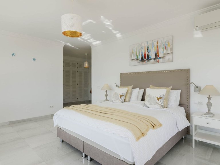 Villa for Sale in Valtocado, Malaga 11