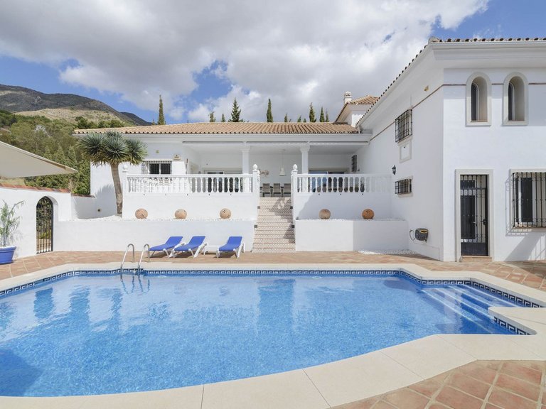 Villa for Sale in Valtocado, Malaga 27