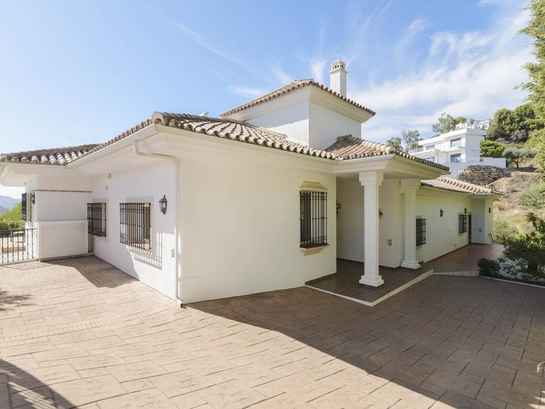 Villa for Sale in Valtocado, Malaga 28