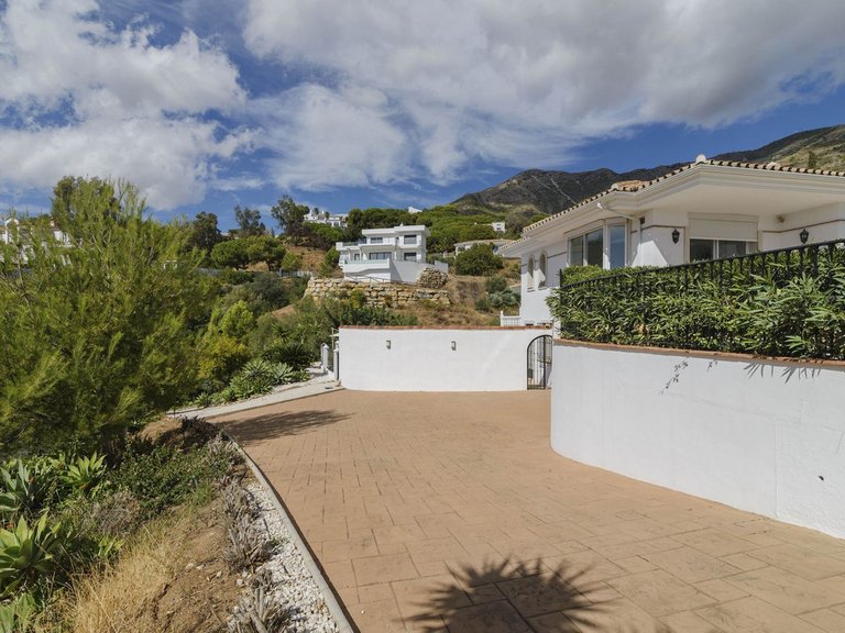 Villa for Sale in Valtocado, Malaga 31