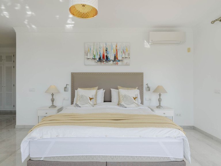 Villa for Sale in Valtocado, Malaga 8