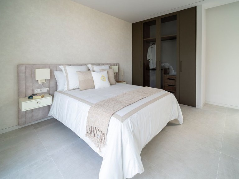 Villa for Sale in Costa del Sol El Paraíso, Estepona, Malaga 23