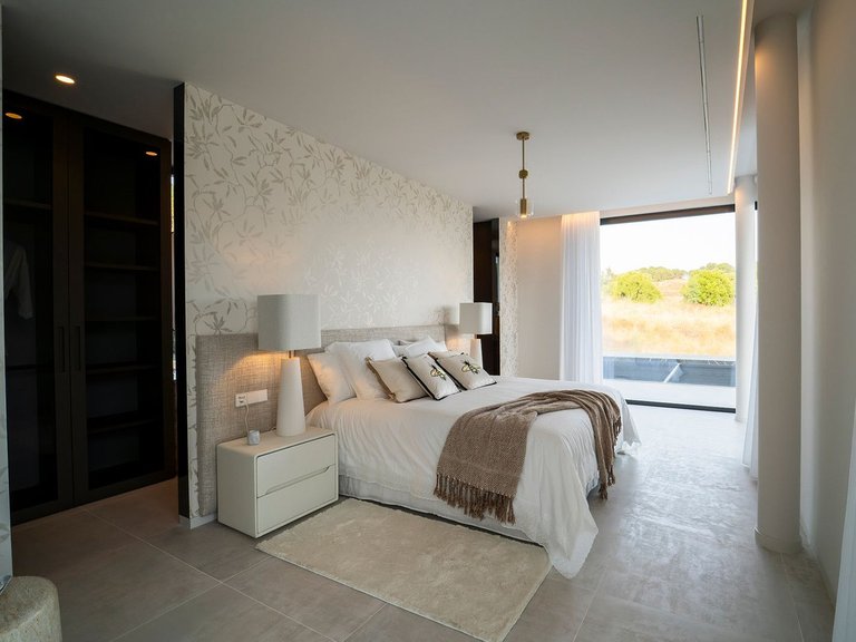 Villa for Sale in Costa del Sol El Paraíso, Estepona, Malaga 3