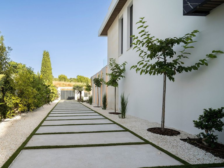 Villa for Sale in Costa del Sol El Paraíso, Estepona, Malaga 50