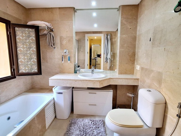 Apartment for Sale in La Duquesa, Malaga 11