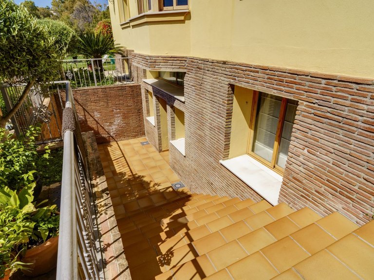 Villa for Sale in La Quinta, Malaga 11