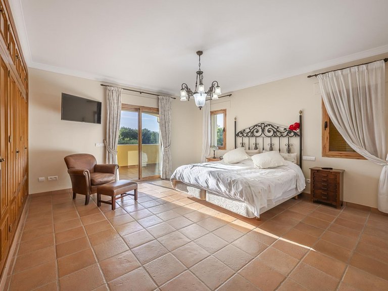 Villa for Sale in La Quinta, Malaga 14