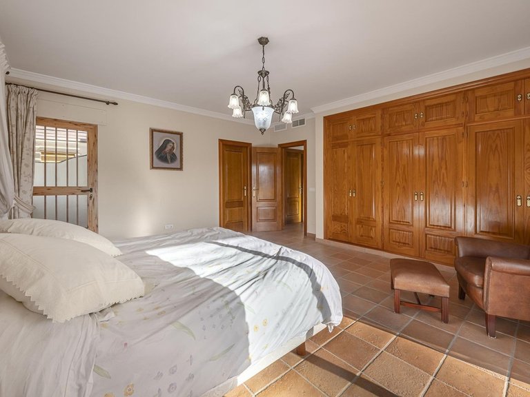 Villa for Sale in La Quinta, Malaga 15