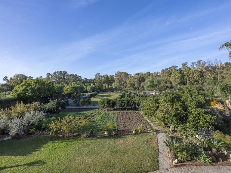 Villa for Sale in La Quinta, Malaga 17