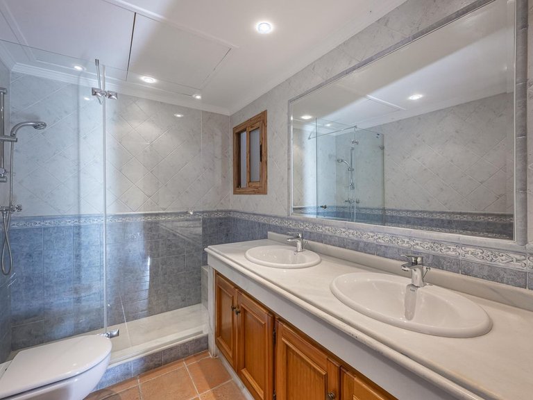 Villa for Sale in La Quinta, Malaga 21
