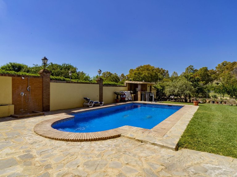 Villa for Sale in La Quinta, Malaga 3