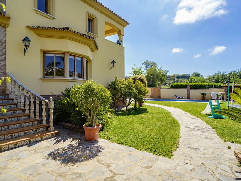 Villa for Sale in La Quinta, Malaga 4