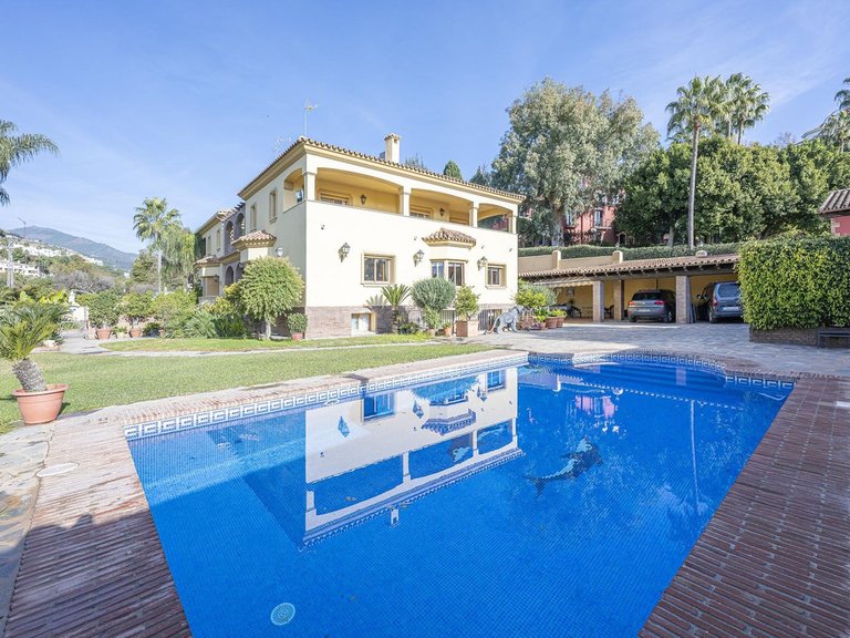 Villa for Sale in La Quinta, Malaga 43