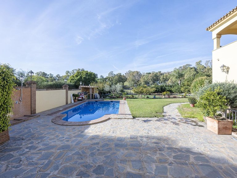 Villa for Sale in La Quinta, Malaga 45