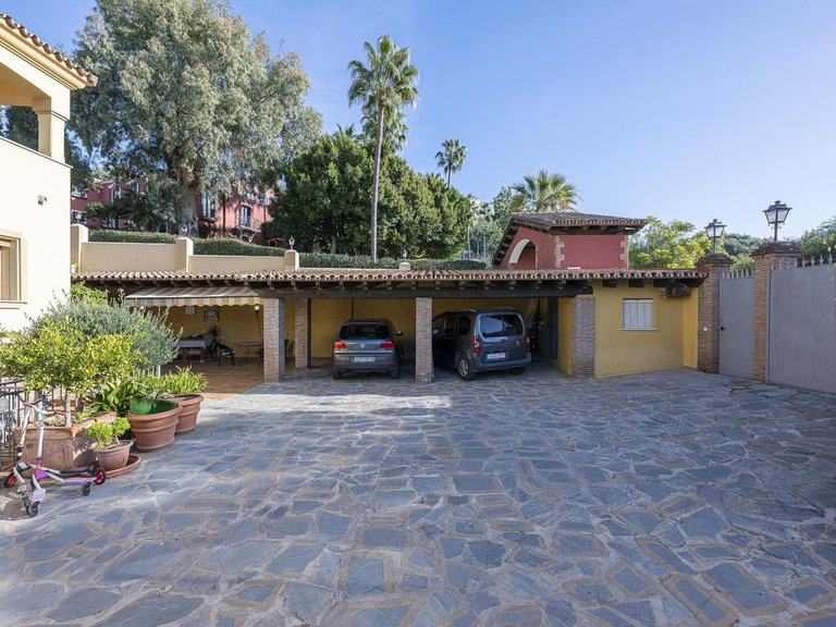 Villa for Sale in La Quinta, Malaga 46