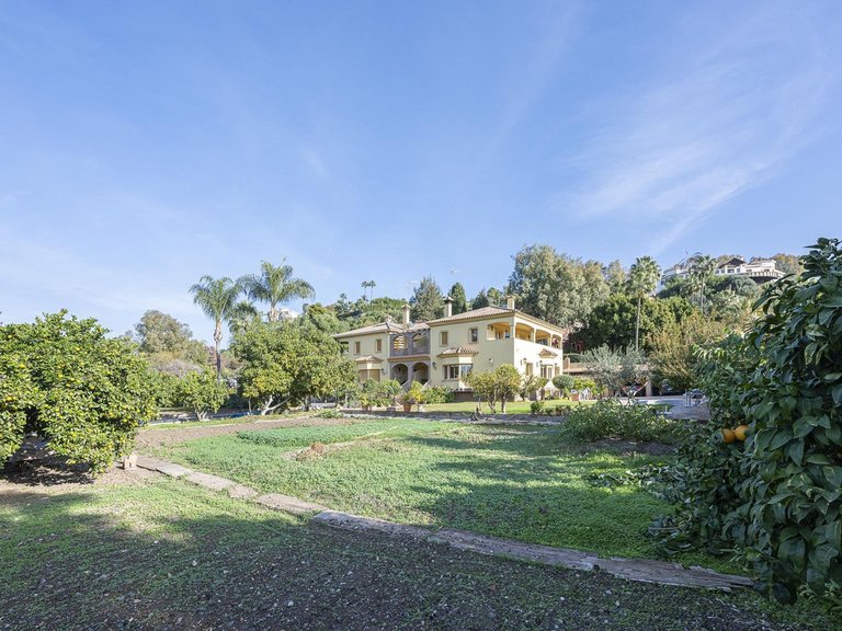 Villa for Sale in La Quinta, Malaga 52