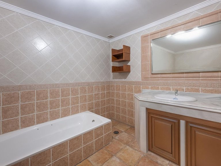 Villa for Sale in La Quinta, Malaga 58