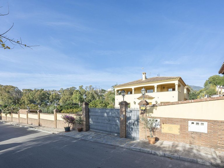 Villa for Sale in La Quinta, Malaga 62