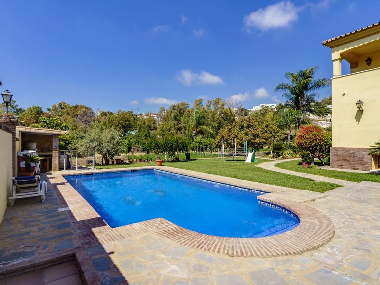 Villa for Sale in La Quinta, Malaga 8