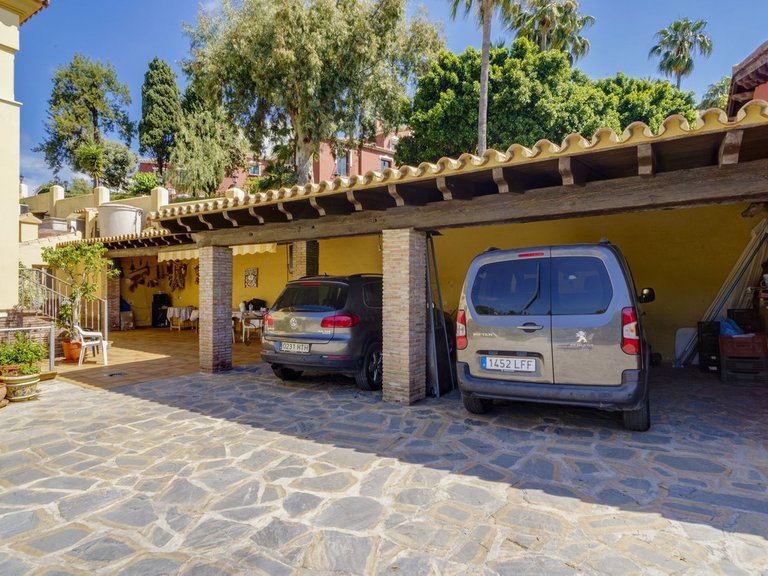 Villa for Sale in La Quinta, Malaga 9