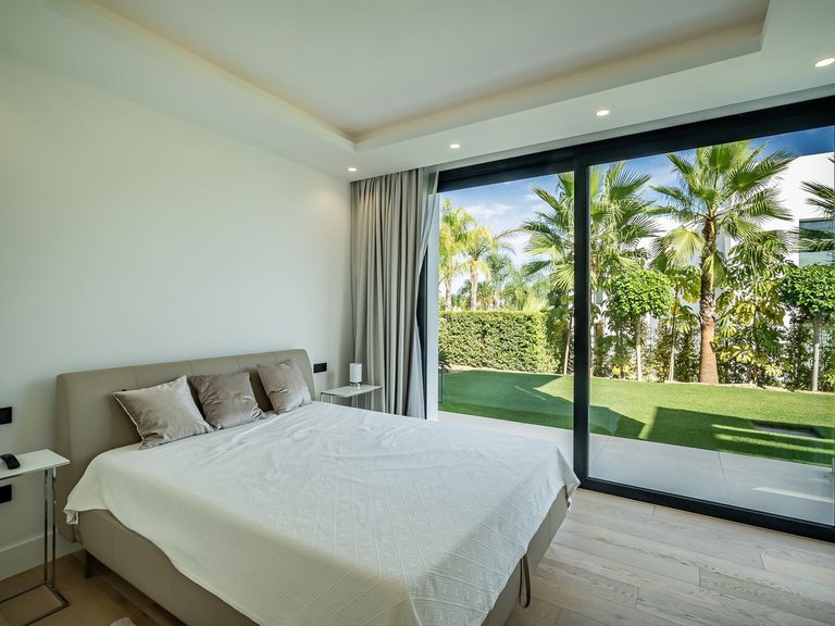 Villa for Sale in Los Flamingos, Malaga 12