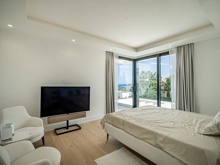 Villa for Sale in Los Flamingos, Malaga 13