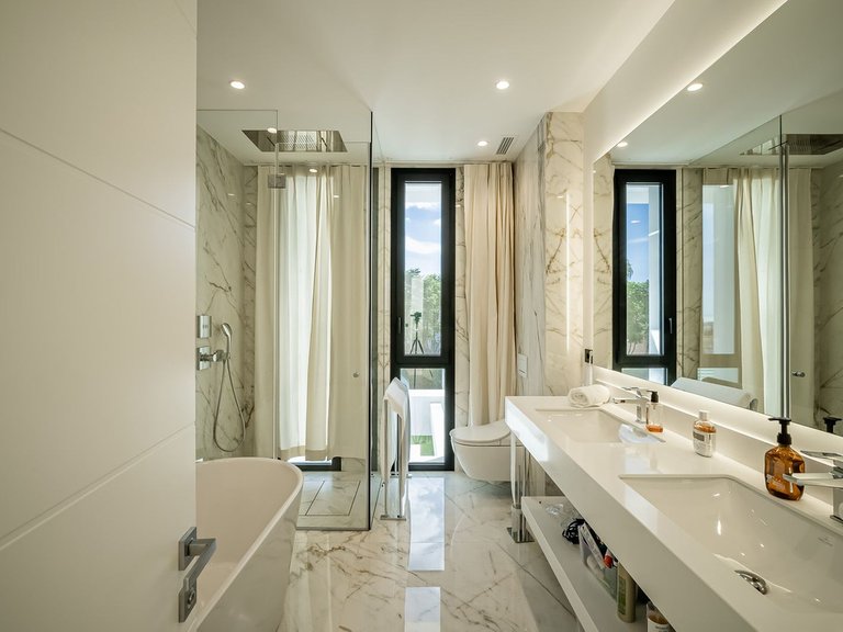 Villa for Sale in Los Flamingos, Malaga 14