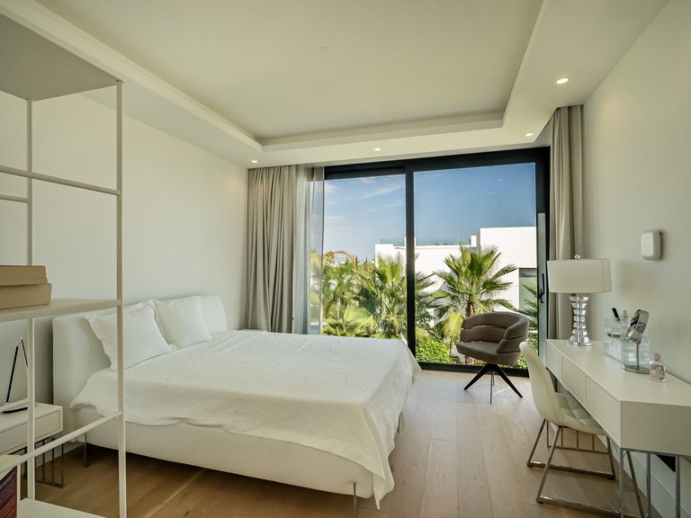 Villa for Sale in Los Flamingos, Malaga 16