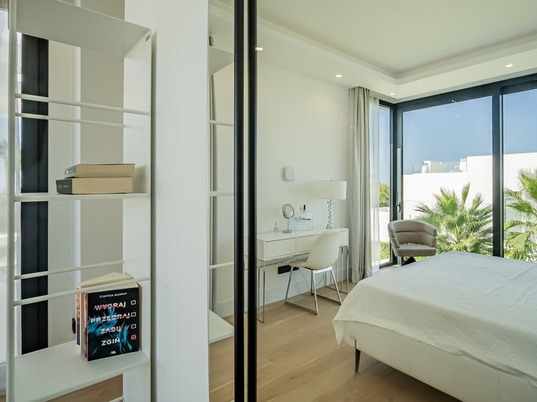 Villa for Sale in Los Flamingos, Malaga 17